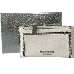 NWT Kate Spade White Wallet with Silver  accents. Includes gift 🎁 box